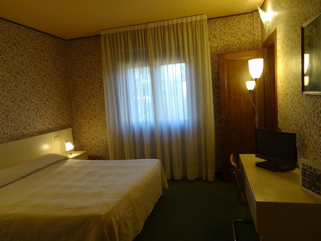 Hotel La Pergola Barga Exterior foto